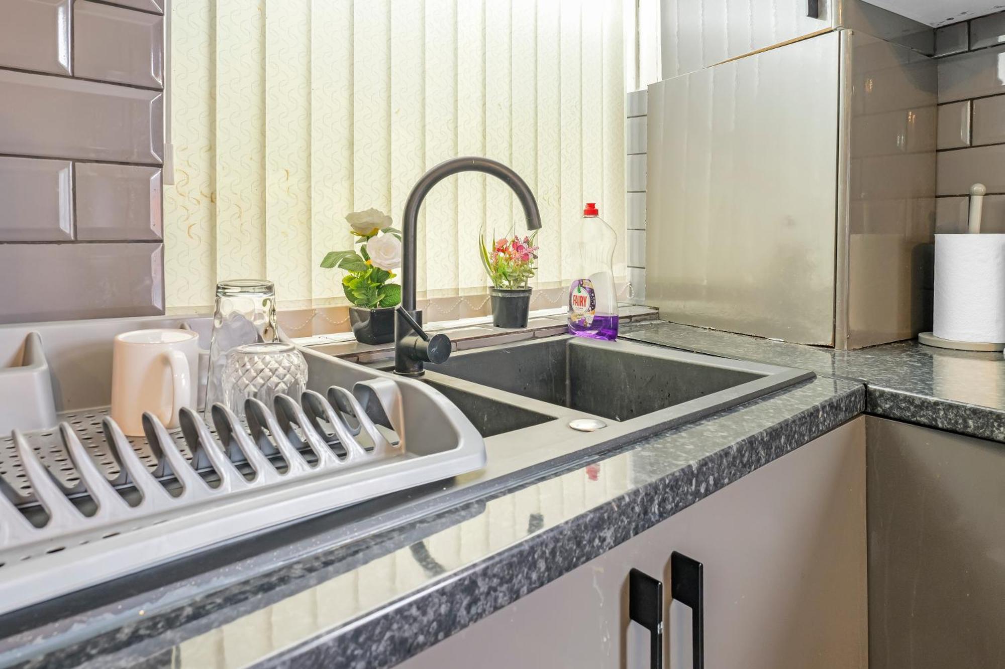 Rochdale 3 Bedroom House 2 Bath With Free Parking Sleeps 7 外观 照片