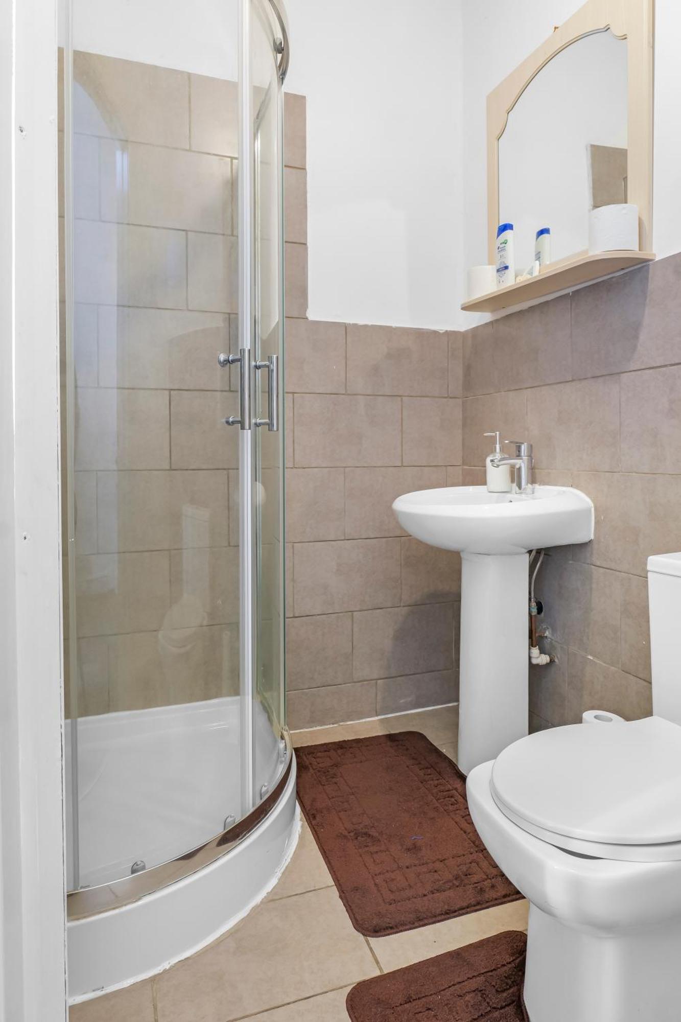Rochdale 3 Bedroom House 2 Bath With Free Parking Sleeps 7 外观 照片
