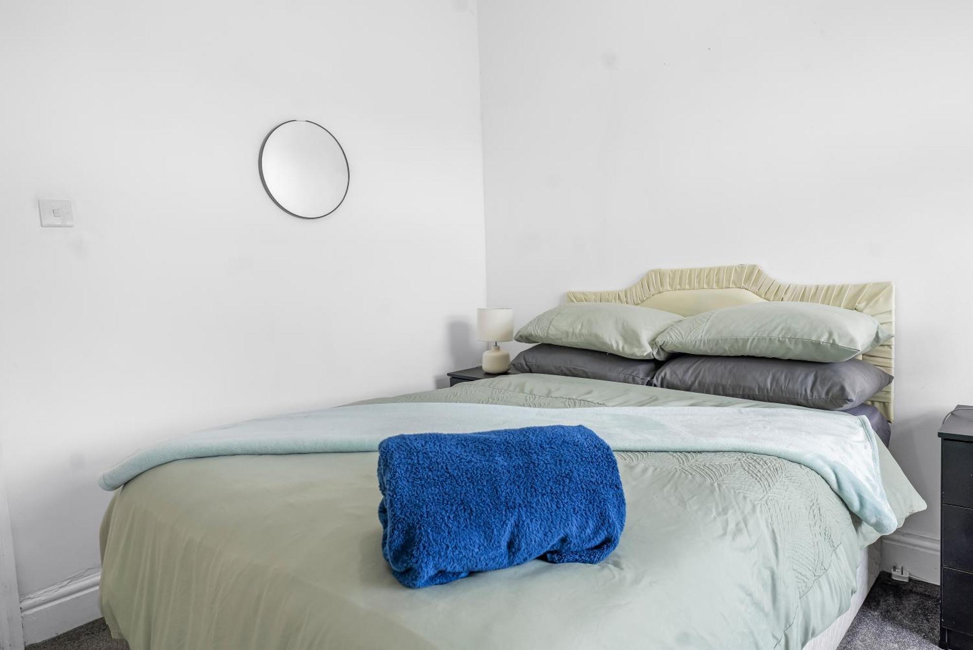 Rochdale 3 Bedroom House 2 Bath With Free Parking Sleeps 7 外观 照片