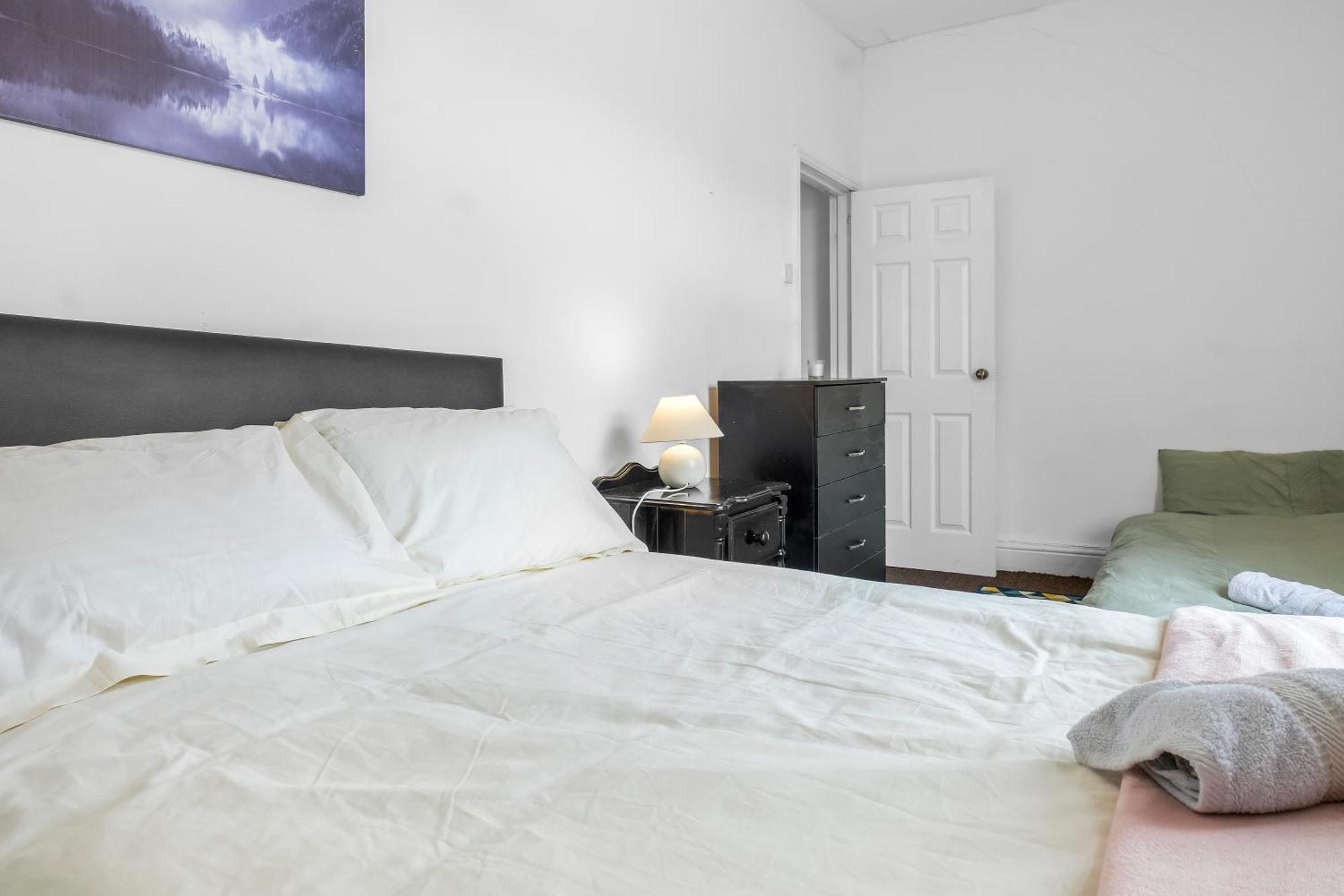 Rochdale 3 Bedroom House 2 Bath With Free Parking Sleeps 7 外观 照片