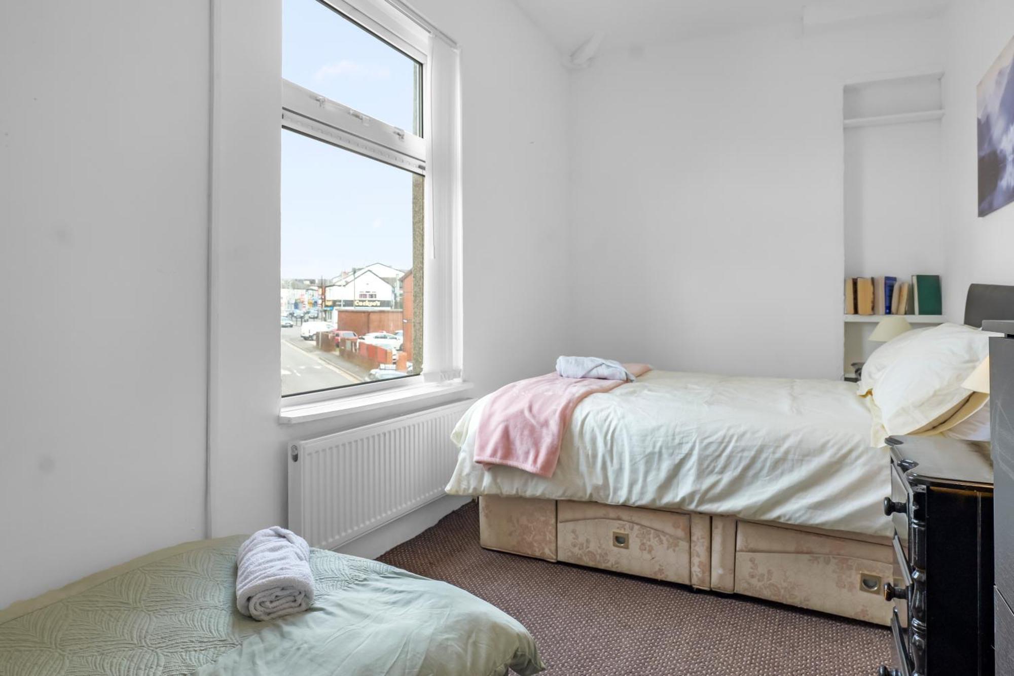 Rochdale 3 Bedroom House 2 Bath With Free Parking Sleeps 7 外观 照片